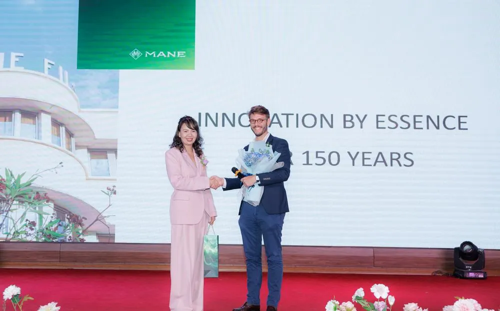 Komlife nhận chứng nhận hợp tác từ MANE — tập đoàn hương liệu Pháp thành lập năm 1871.